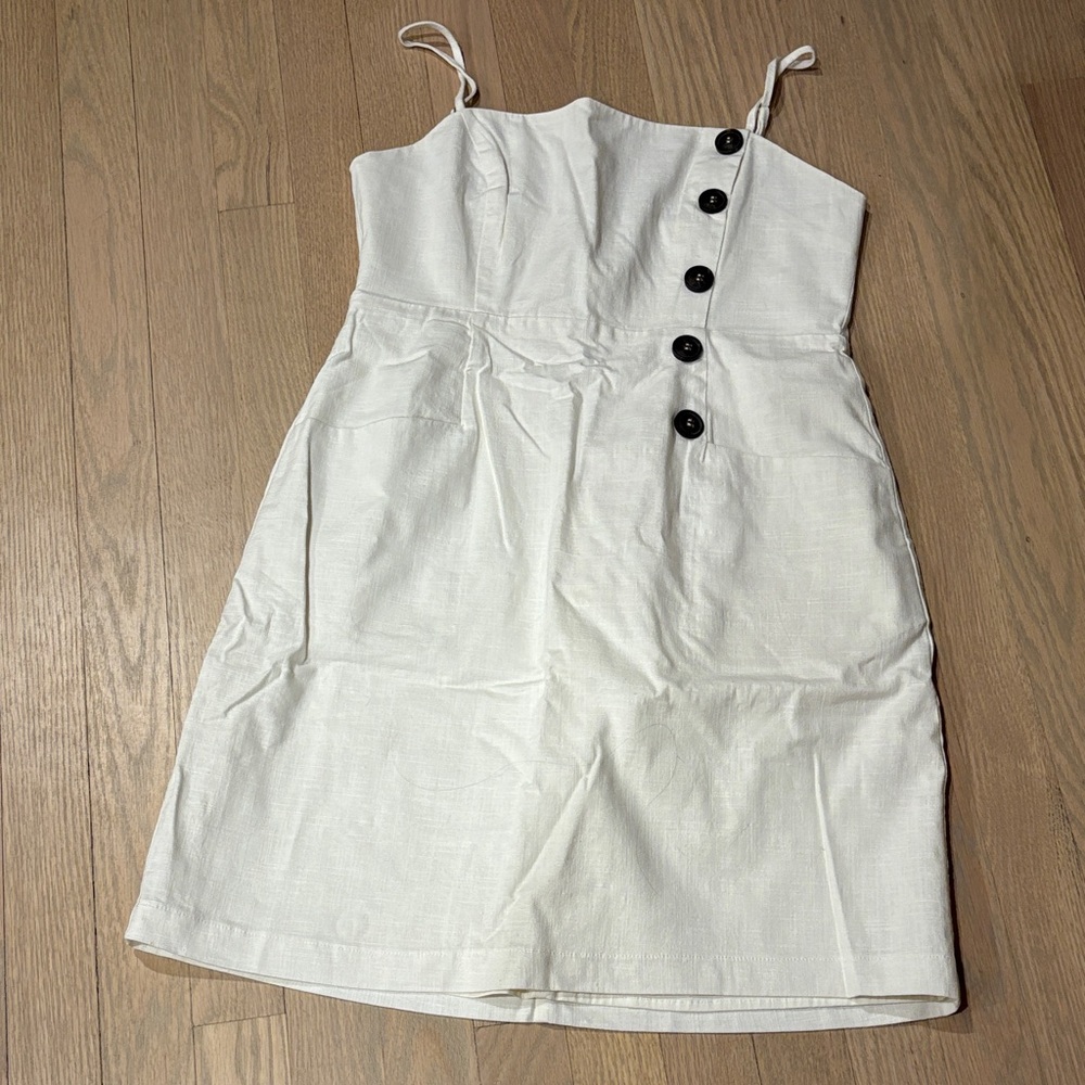 Astr White Button-Detail Mini Dress with Spaghetti Straps and Pockets Medium
